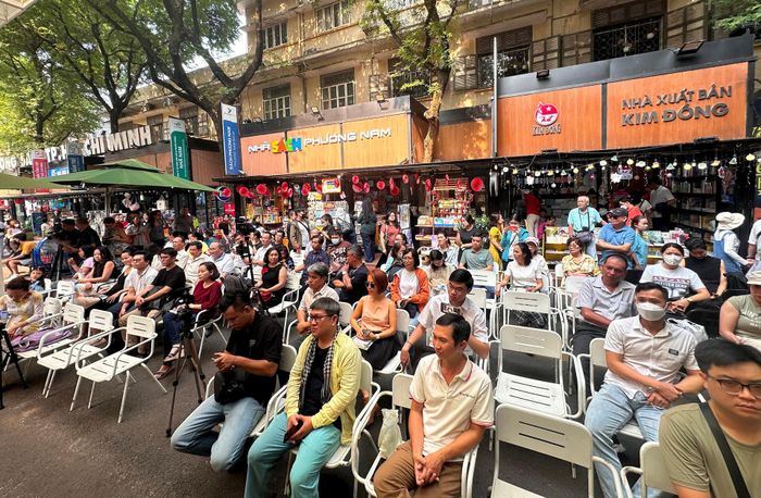 Nhưng người yêu Sài Gòn đến với buổi giao lưu của nhà báo Cù Mai Công - Ảnh: Tiểu Vũ