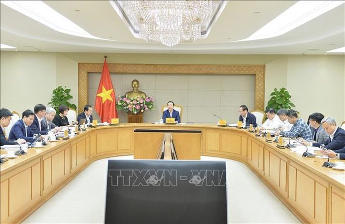 Phó Thủ tướng Trần Hồng Hà phát biểu chỉ đạo tại cuộc họp. Ảnh: Minh Đức/TTXVN