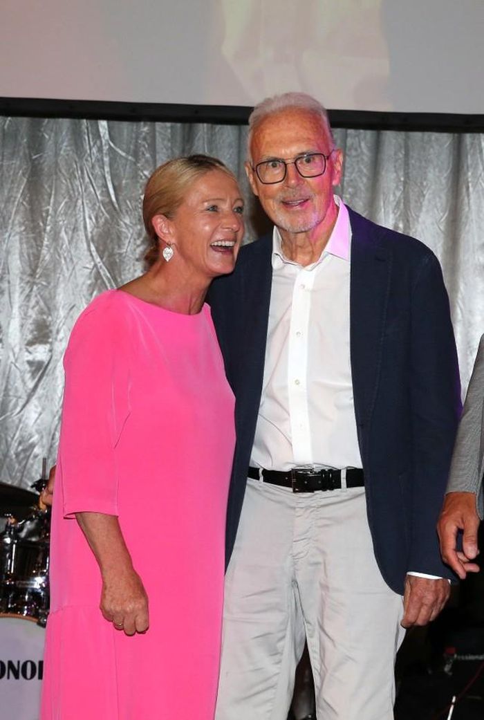 Beckenbauer bên bà Heidi trong một sự kiện trước khi ông gặp bạo bệnh.