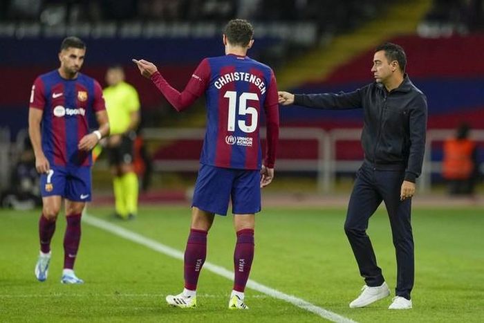 Barcelona lại được gọi là người khổng lồ với đôi chân bằng đất sét bởi sự kém cỏi trong phòng ngự