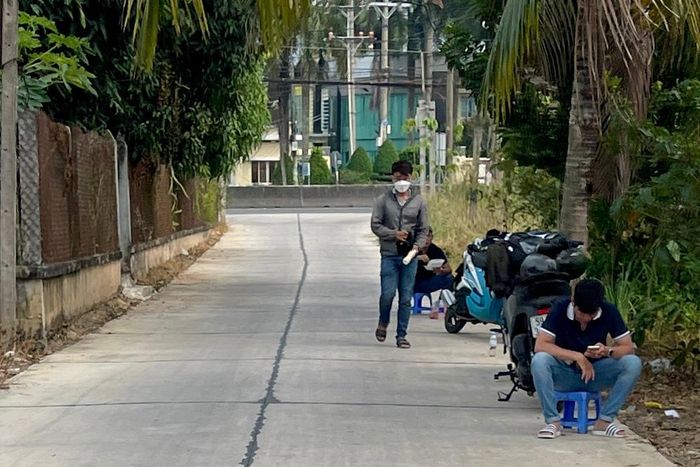 Mọi ngả đường đều được chốt chặn nhiều tầng, nhiều lớp.