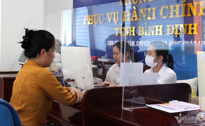 Trung tâm phục vụ hành chính công tỉnh Bình Định (Ảnh: Diễm Phúc).
