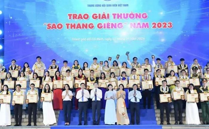  Nghệ An vinh dự có 4 sinh viên được Trung ương Đoàn, Trung ương Hội Sinh viên Việt Nam trao giải thưởng “Sao Tháng Giêng” và 6 học sinh được trao danh hiệu “Học sinh 3 tốt”, “Học sinh 3 rèn luyện” năm 2023. Ảnh: Trung ương Đoàn Thanh niên Cộng sản Hồ Chí Minh 