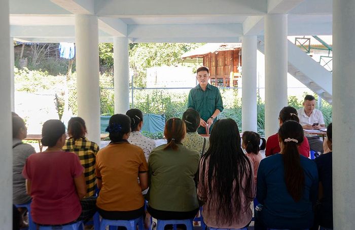 Việc tuyên truyền vận động người nghèo chủ động thoát nghèo được chính quyền, đoàn thể các cấp đẩy mạnh.