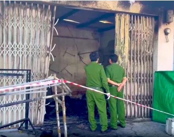 Cơ quan chức năng nhanh chóng có mặt tại hiện trường xảy ra đám cháy.