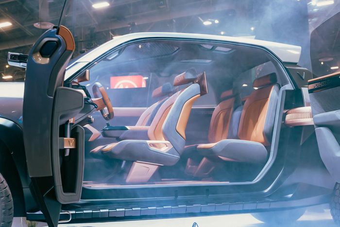  Là cái tên đầu tiên trong phân khúc bán tải của từng hãng xe, nhìn chung cả VF Wild lẫn Tesla Cybertruck đều mang ngôn ngữ thiết kế táo bạo, khác biệt và gây ấn tượng ngay từ ban đầu. 