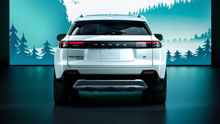  Phần đuôi xe Honda Prologue có logo dạng chữ, thay vì hình chữ H như các mẫu xe cùng thương hiệu. Ảnh: Honda. 