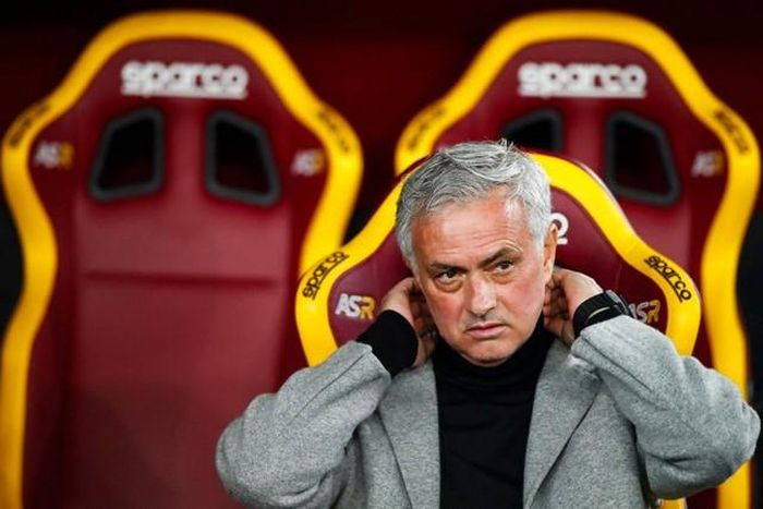 Roma lên kế hoạch gia hạn với Mourinho.