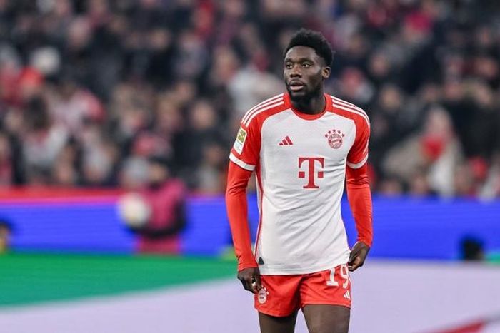 Real Madrid "đi đêm" với Alphonso Davies.