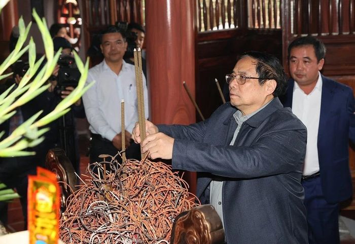  Chiều 10/1/2024, Thủ tướng Phạm Minh Chính đến dâng hương tại Khu tưởng niệm Chủ tịch Hồ Chí Minh tại xã Nam Chính, huyện Nam Sách, tỉnh Hải Dương. (Ảnh: Dương Giang/TTXVN) 