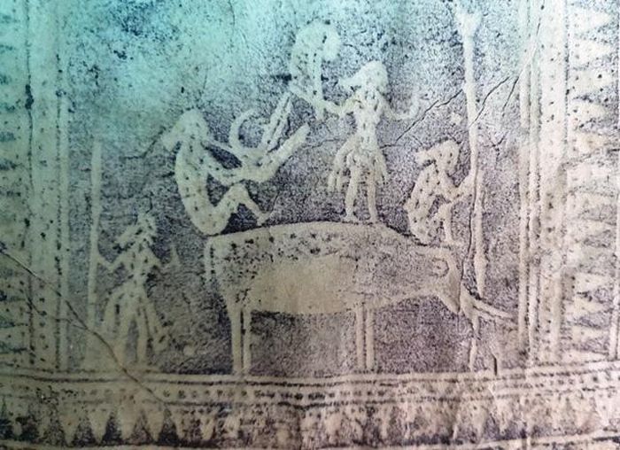 Voi chở diễn xướng shaman (hình khắc trên thân trống sưu tập Mai Xuân Trường, Hà Nội).