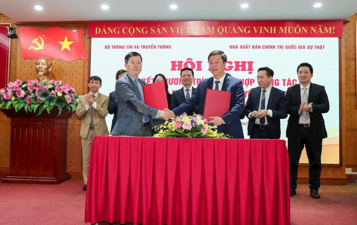 NXB Chính trị Quốc gia Sự thật và Bộ Thông tin và Truyền thông ký kết Chương trình phối hợp công tác.