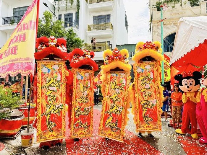  Mùng 1, mùng 2, mùng 3 Tết thì chi phí sẽ cao hơn 30-50% do ngày công của nhân viên đoàn tăng vào ngày lễ. Ảnh: CAO Ý 