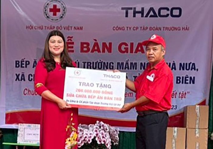 Bàn giao tài trợ sửa chữa bếp ăn bán trú cho Trường Mầm non Chà Nưa, huyện Nậm Pồ.