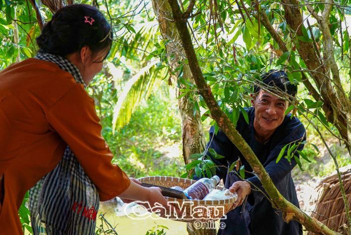 Sinh hoạt, đời sống ở Làng rừng đơn giản, gần gũi.