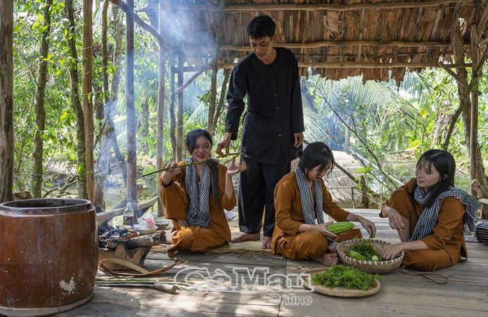 Trải nghiệm nếp sống thời chiến.