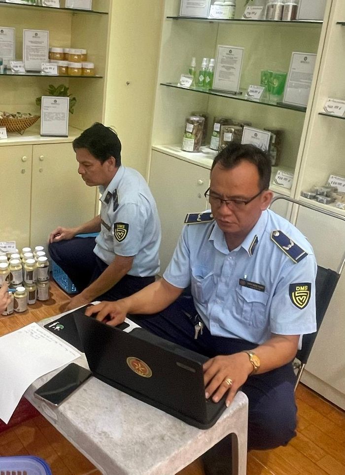 Lực lượng QLTT Kiên Giang buộc tiêu hủy toàn bộ số lượng thực phẩm chức năng nhập lậu 