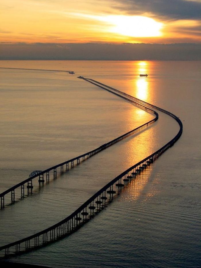 Cây cầu Chesapeake Bay Bridge Tunne là một trong bảy kỳ quan kỹ thuật của thế giới và cũng chính là con đường nối duy nhất giữa Eastern Shore và Virginia, phía nam Hampton Roads