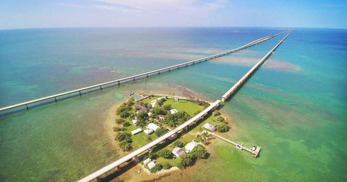 Tại thời điểm hoàn thành vào năm 1982, Cầu Bảy Dặm Florida - Mỹ là cây cầu bê tông dài nhất thế giới