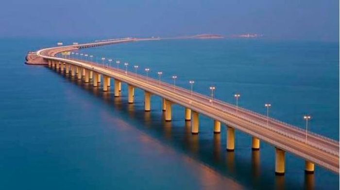 King Fahd Causeway là cây cầu nối liền Ả rập Saudi và đảo quốc Bahrain