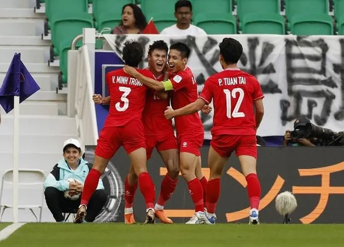 Tuấn Hải đưa tuyển Việt Nam vươn lên dẫn 2-1