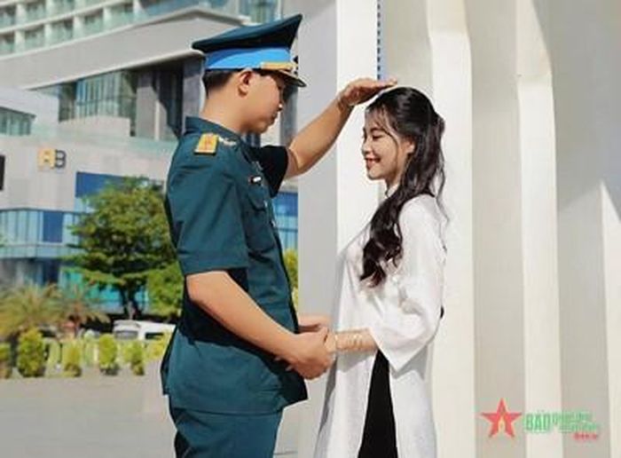 Nguyễn Văn Huy và Trần Ngọc Bích Tuyền sánh đôi hạnh phúc.