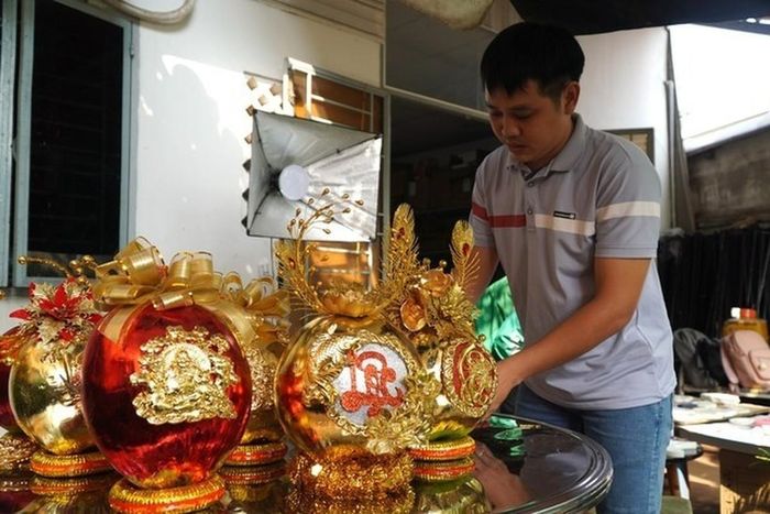 Đặc biệt, những quả nào được trang trí công phu, kỹ lưỡng, đặc biệt hơn giá tới 1 triệu đồng. Ảnh: Người lao động