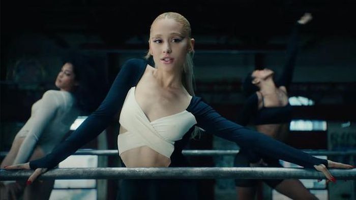 Sau 3 năm, Ariana Grande vừa tung đĩa solo “Yes, And?” gây nhiều tranh cãi về chuyện tình cảm cá nhân