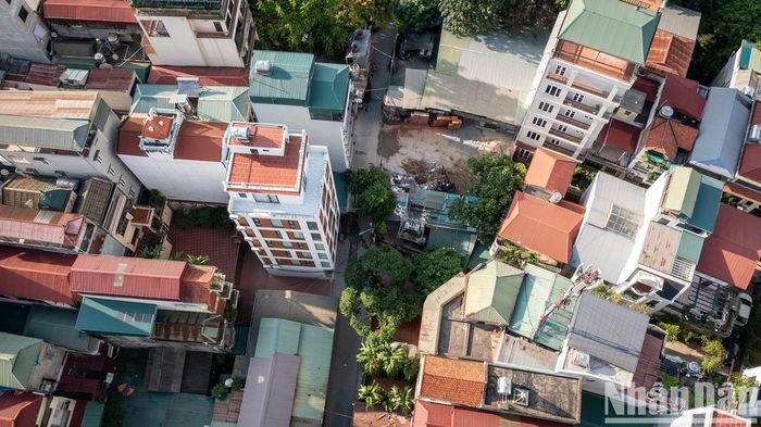Khu đất dự kiến xây dựng đường giao thông nội bộ, vườn hoa, cây xanh trên đã bị một số hộ biến thành nơi kinh doanh buôn bán phế liệu...
