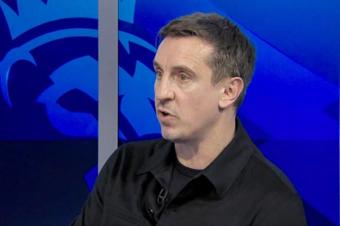 Gary Neville bình luận trên truyền hình