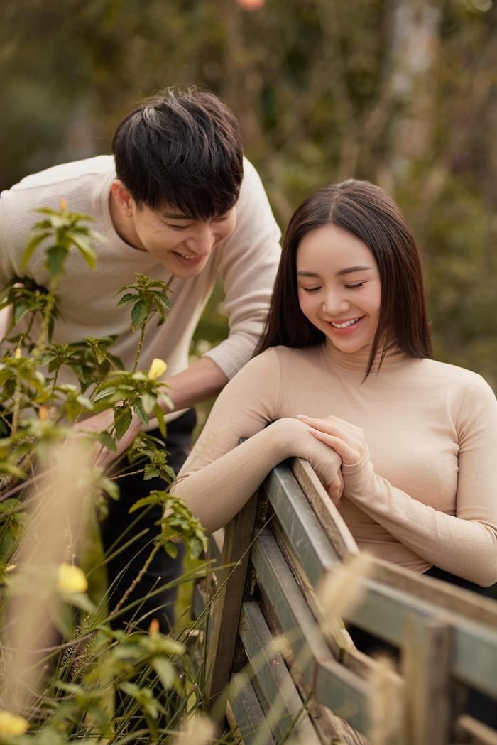 B Trần và Quỳnh Kool còn thực hiện một số bộ ảnh ngọt ngào để chiêu đãi khán giả