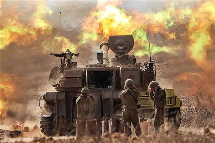 Quân đội Israel cũng được trang bị khoảng 300 pháo tự hành 155mm M109 do Mỹ sản xuất. Ngoại trừ một số ít mẫu M109A1 cũ, hầu hết chúng đều là mẫu M109A5 mới hơn và được trang bị hệ thống chiến đấu thông tin, bản đồ kỹ thuật số và động cơ phụ trợ. 