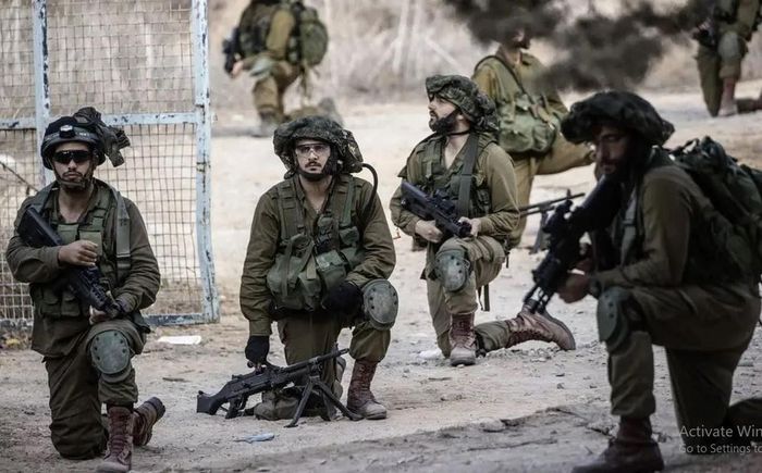 Khi mở màn chiến dịch “Thanh kiếm thép”, lý do chính khiến Quân đội Israel chọn chiến đấu vào ban đêm là do họ có lợi thế về khí tài nhìn đêm và lực lượng vũ trang Hamas lại không có được lợi thế này. Điều này tạo cơ hội cho binh lính Israel. 