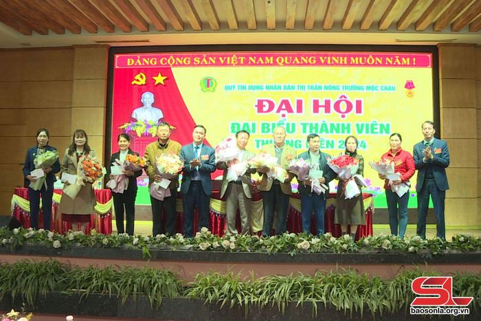 Quỹ TDND thị trấn Nông trường Mộc Châu khen thưởng các thành viên tiêu biểu trong năm 2023