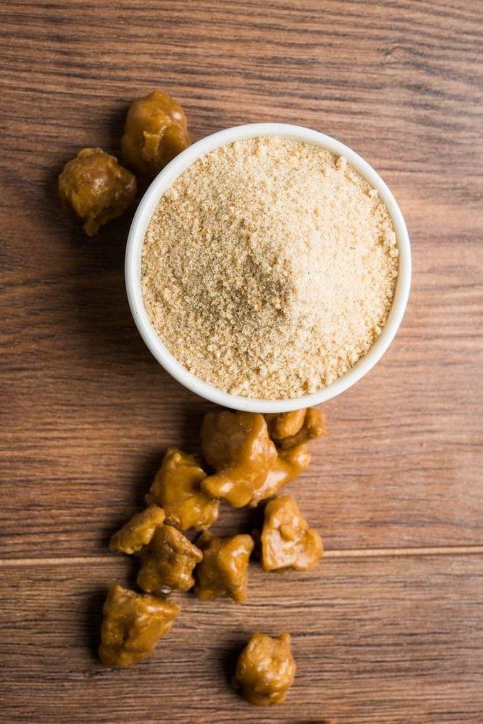  Rễ cây a ngùy được nghiền nát sau đó tẩm bột mì. Ảnh: CNN, healthifyme. 