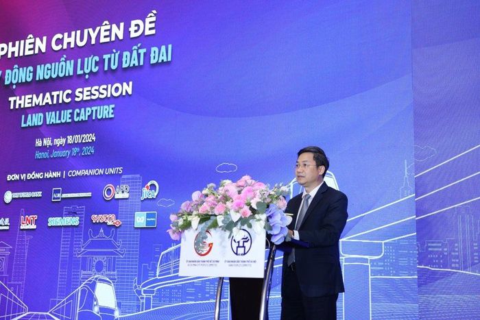 Phó Chủ tịch UBND thành phố Hà Minh Hải phát biểu tại phiên thảo luận.