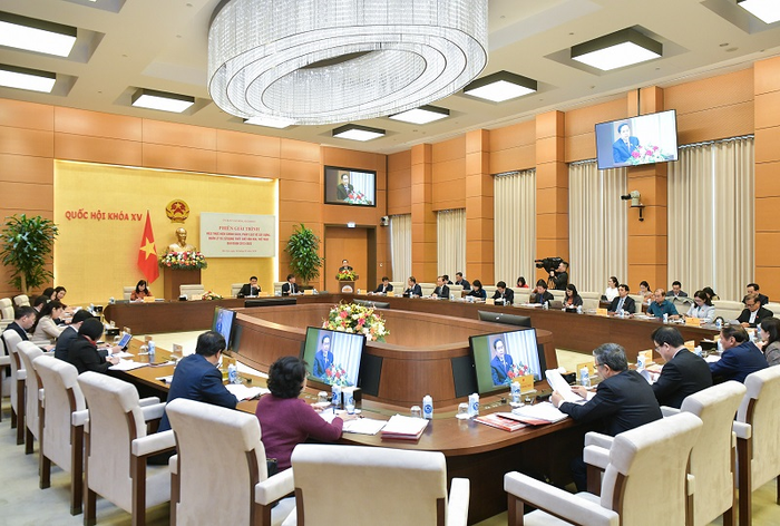Quang cảnh phiên họp.
