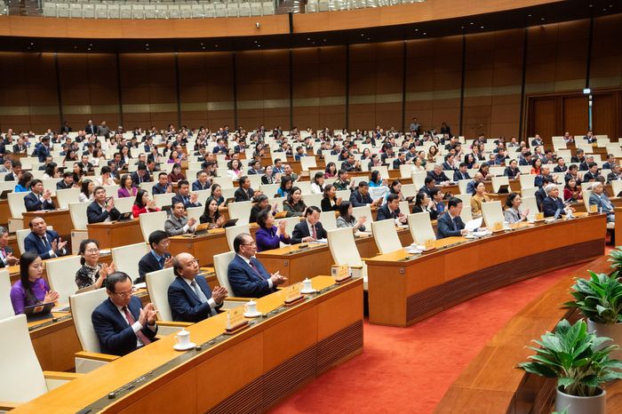 Các đại biểu tại phiên họp.