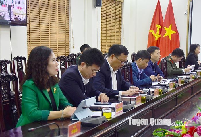 Đại diện lãnh đạo các cơ quan, đơn vị dự hội nghị.