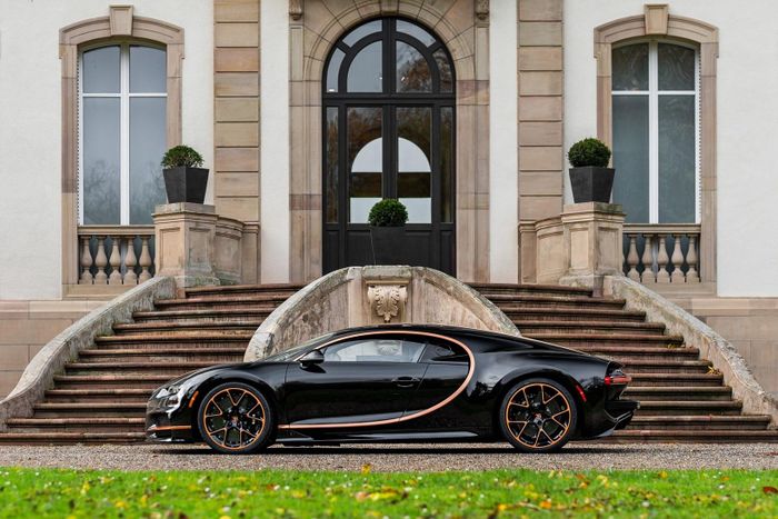  Chiếc Bugatti Chiron "The Final 1500hp Chiron" đánh dấu bước chuyển mình của thương hiệu khi hợp tác cùng hãng xe điện Rimac và sẽ chấm dứt sử dụng khối động cơ W16 trứ danh. Tuy nhiên, đây không phải là chiếc Bugatti Chiron cuối cùng được sản xuất. 