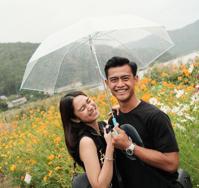 Tháng 8/2023, Arhan và bạn gái Nurul Azizah Rosiade (sinh năm 2003) đã tổ chức đám cưới tại Nhật Bản. Rosiade là con gái của một chính trị gia Indonesia. Cô cũng là Influencer với 4,3 triệu người theo dõi. Trên mạng xã hội, cô nổi tiếng với hình ảnh chơi golf và đi du lịch. Ảnh: pratamaarhan8.