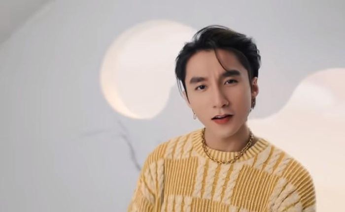  Sơn Tùng sáng tác ca khúc mới tặng fan. Ảnh chụp clip