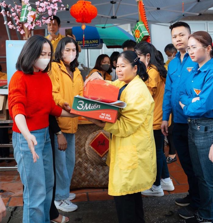 Những phần quà ý nghĩa giúp bệnh nhân vơi bớt khó khăn.