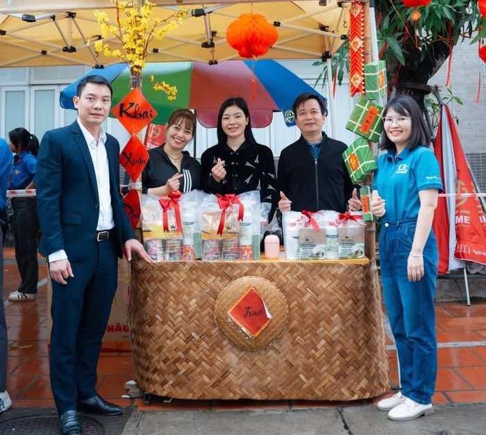 Phiên chợ 0 đồng với các nhu yếu phẩm thiết yếu