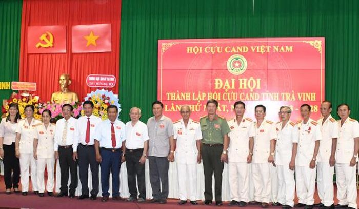Đại biểu chụp ảnh lưu niệm với Ban Chấp hành.