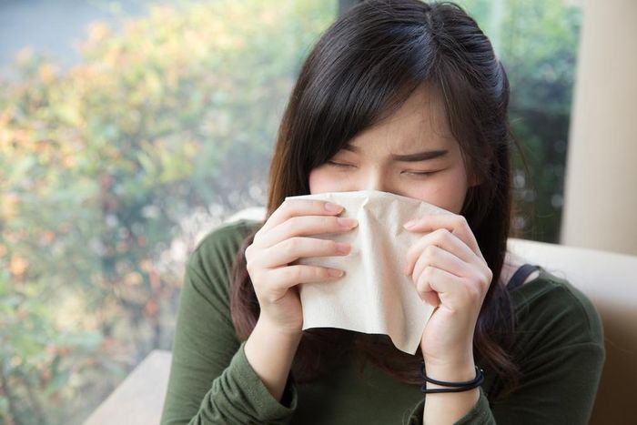 Viêm xoang và cảm lạnh có nhiều biểu hiện giống nhau.