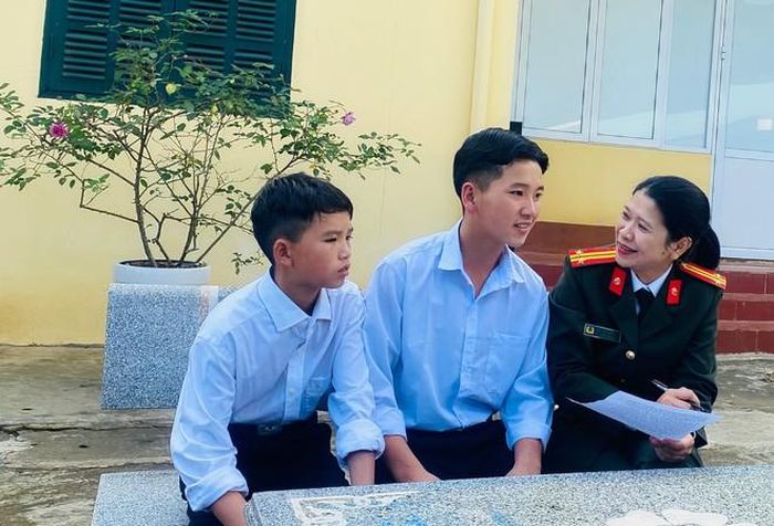 Phóng viên ANTĐ trò chuyện cùng hai anh em Sồng Lao Cường và Sồng Lao Việt