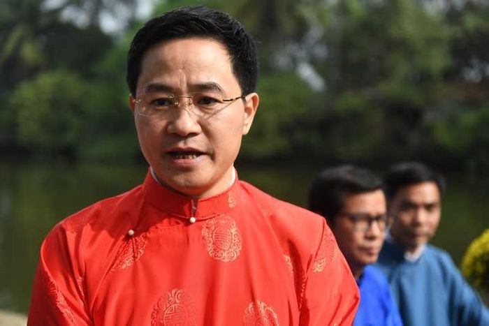 Ông Trần Anh Tuấn - Bí thư Thị ủy Sơn Tây - trả lời phỏng vấn báo chí