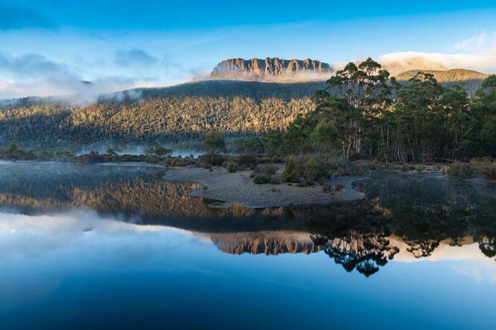 Chất lượng không khí và nước mưa tại Tasmania sạch đến mức được đóng chai và xuất khẩu ra thị trường thế giới, được Bộ Y tế của Tasmania và nhiều quốc gia công nhận. Ảnh: Dan Broun.
