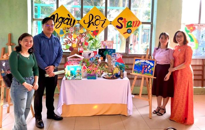 Mỗi trường tiểu học đều có một gian trưng bày các sản phẩm từ các hoạt động giáo dục STEM do học sinh thực hiện trong quá trình dạy - học.